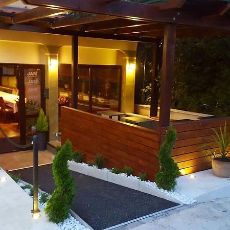 Villa Cezar Kaštel Lukšić Eksteriør bilde