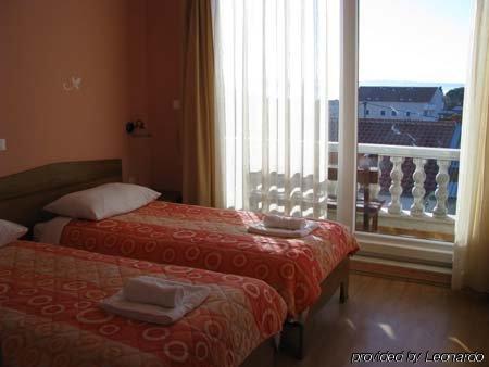 Villa Cezar Kaštel Lukšić Rom bilde